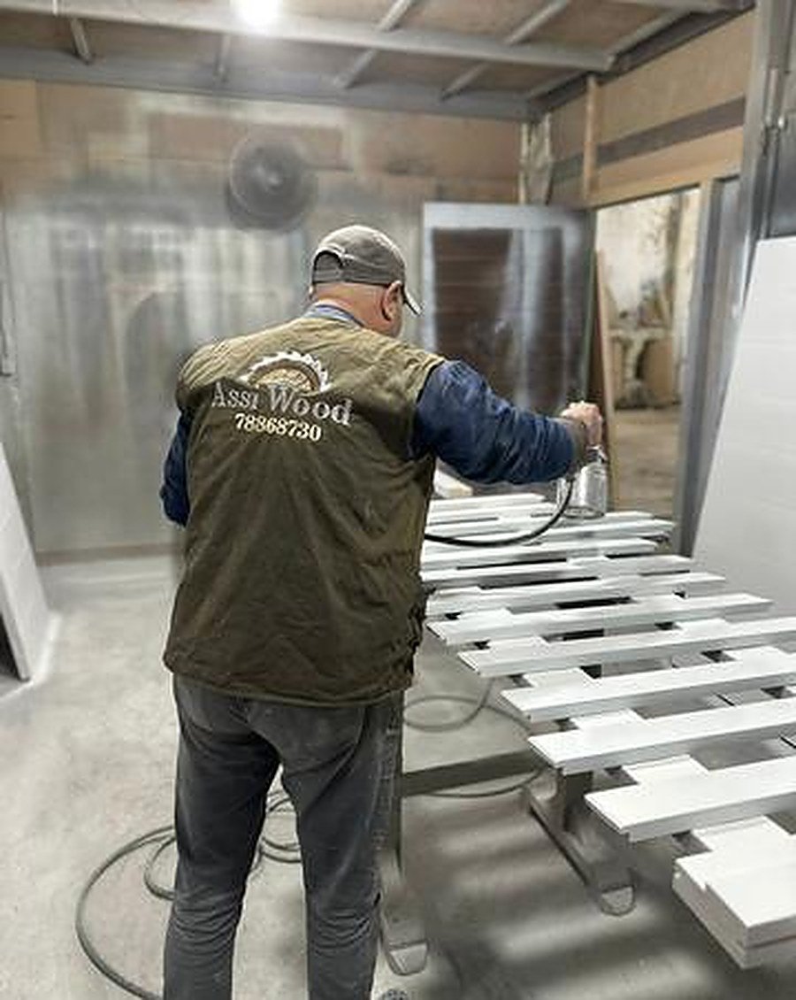 Spray finishing door panels