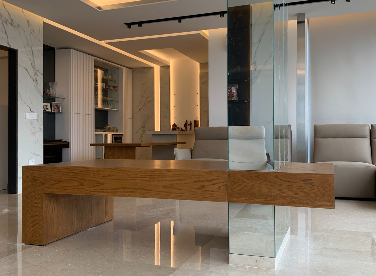 Grey full-wall wardrobe / partition unit